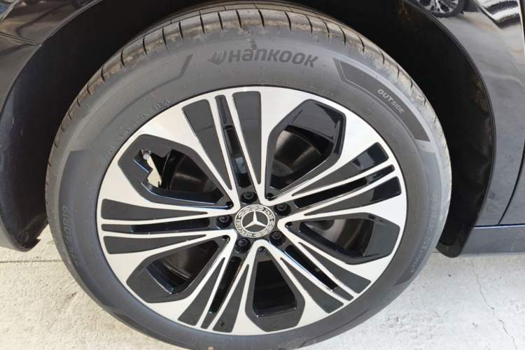 Used Mercedes-Benz E-Class 2026 Model, Restyled E 300 L Luxury Version Exterior 5