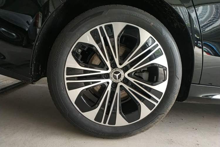 Used Mercedes-Benz E-Class 2026 E 300 L Luxury Exterior 5