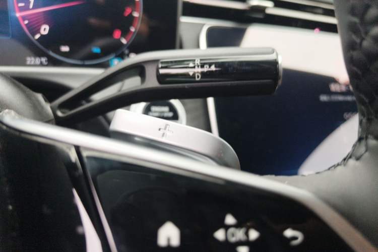 Used Mercedes-Benz E-Class 2026 E 260 L Classic Edition Gear Lever