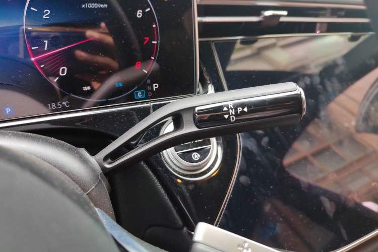 Used Mercedes-Benz E-Class 2026 E 300 L Luxury Gear Lever