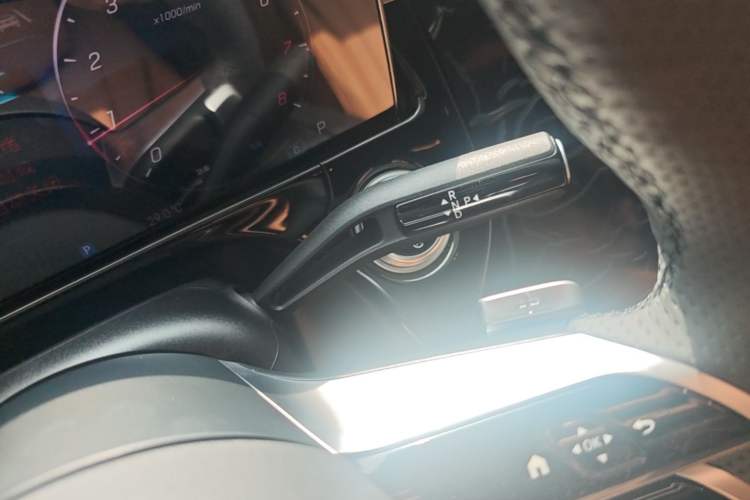 Used Mercedes-Benz E-Class 2026 Model, Restyled E 300 L Luxury Version Gear Lever