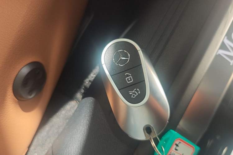 Used Mercedes-Benz E-Class 2026 Model, Restyled E 300 L Luxury Version Interior 1