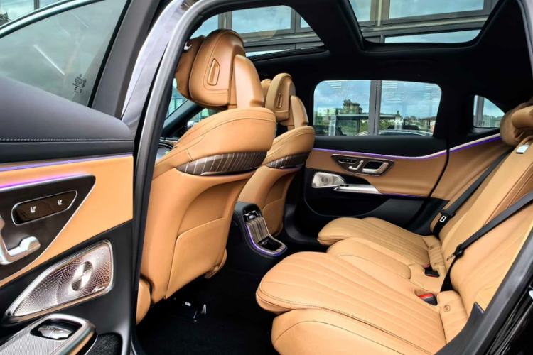 Used Mercedes-Benz E-Class 2026 E 300 L Luxury Interior 4