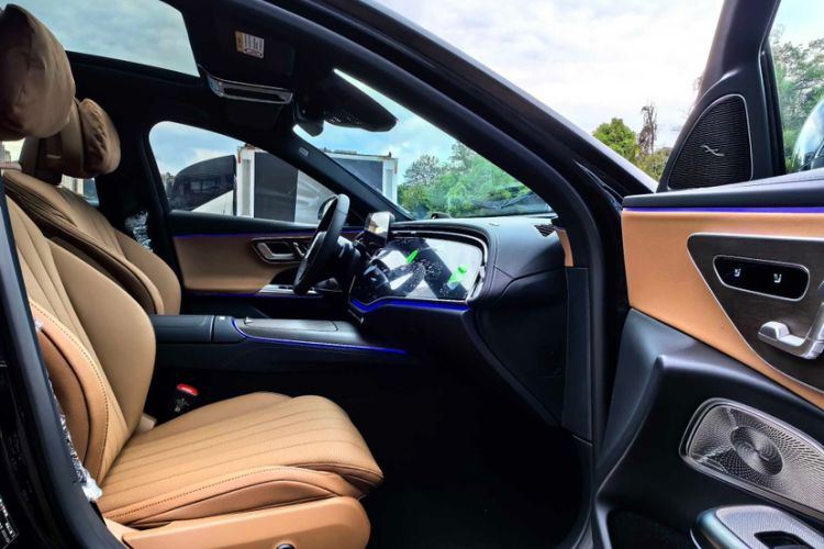 Used Mercedes-Benz E-Class 2026 E 300 L Luxury Interior 5