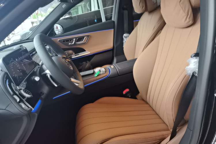 Used Mercedes-Benz E-Class 2026 Model, Restyled E 300 L Luxury Version Left Front Seat