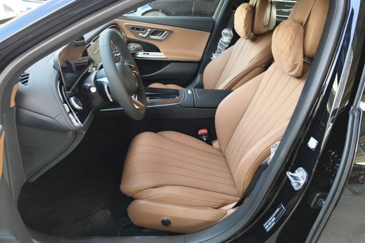 Used Mercedes-Benz E-Class 2026 Model, Restyled E 300 L Luxury Version Left Front Seat