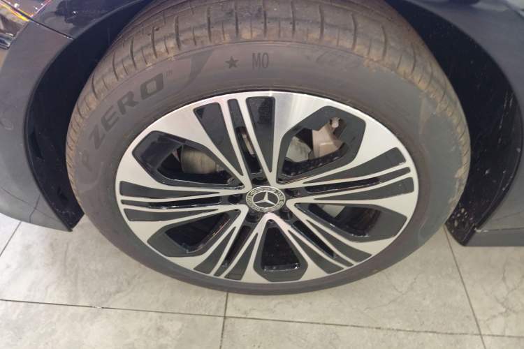 Used Mercedes-Benz E-Class 2026 E 300 L Luxury Left Front Wheel Hub