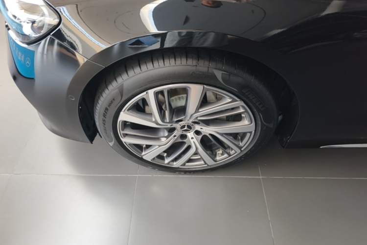 Used Mercedes-Benz E-Class 2026 Model Facelifted E 300 L Fashion Version Left Front Wheel Hub