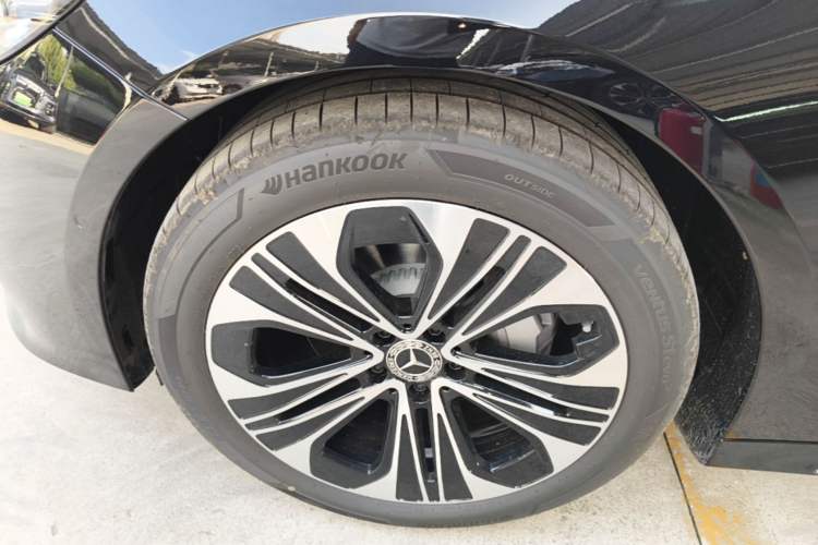 Used Mercedes-Benz E-Class 2026 Model, Restyled E 300 L Luxury Version Left Front Wheel Hub