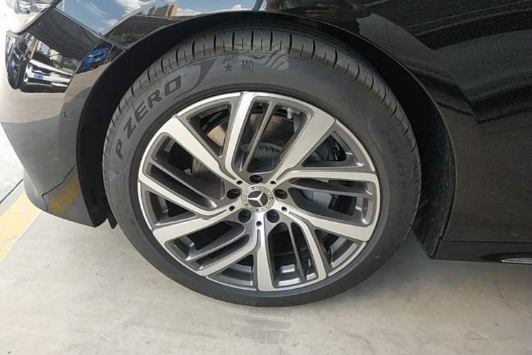 Used Mercedes-Benz E-Class 2026 Model Facelifted E 300 L Fashion Version Left Front Wheel Hub