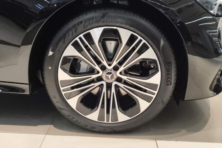 Used Mercedes-Benz E-Class 2026 E 300 L Luxury Left Front Wheel Hub