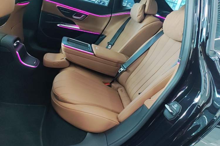 Used Mercedes-Benz E-Class 2026 E 260 L Classic Edition Left Rear Seat