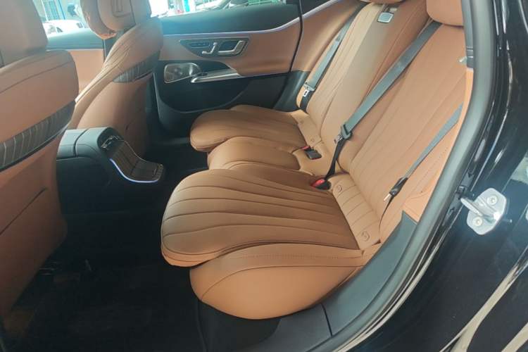 Used Mercedes-Benz E-Class 2026 Model, Restyled E 300 L Luxury Version Left Rear Seat