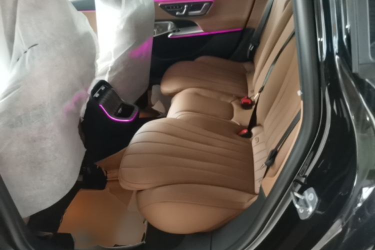 Used Mercedes-Benz E-Class 2026 Model, Restyled E 300 L Luxury Version Left Rear Seat