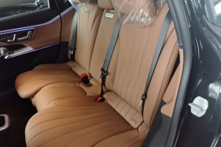 Used Mercedes-Benz E-Class 2026 Model, Restyled E 300 L Luxury Version Left Rear Seat