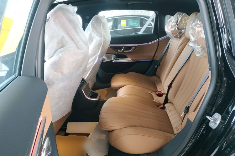 Used Mercedes-Benz E-Class 2026 Model, Restyled E 300 L Luxury Version Left Rear Seat