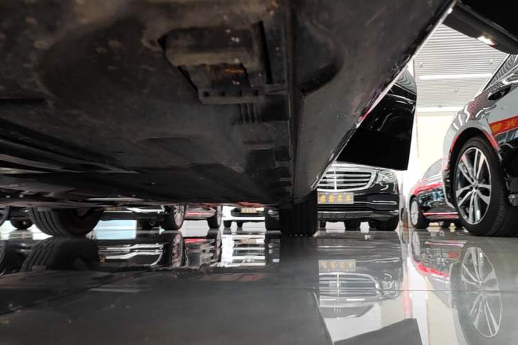 Used Mercedes-Benz E-Class 2026 E 260 L Classic Edition Left Side Sill