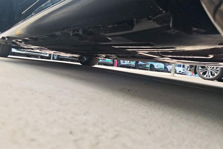 Used Mercedes-Benz E-Class 2026 Model, Restyled E 300 L Luxury Version Left Side Sill