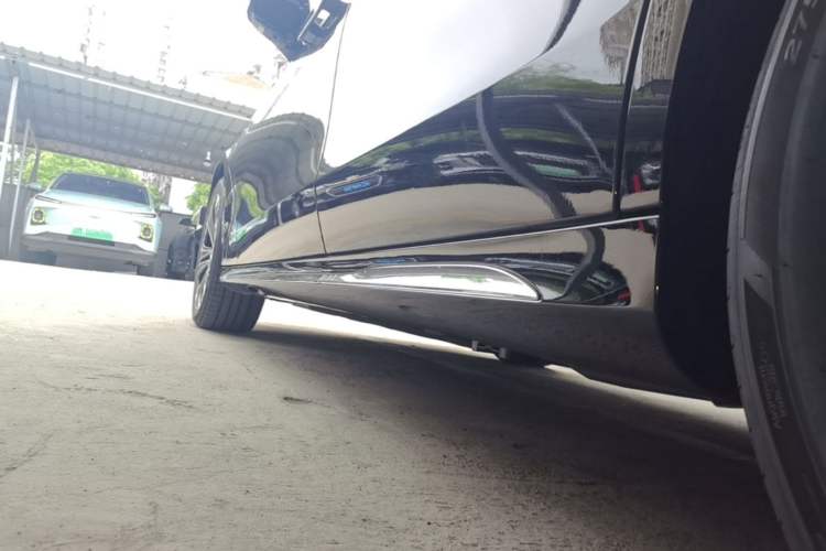 Used Mercedes-Benz E-Class 2026 Model, Restyled E 300 L Luxury Version Left Side Sill
