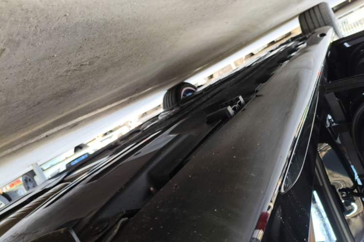 Used Mercedes-Benz E-Class 2026 Model, Restyled E 300 L Luxury Version Left Side Sill