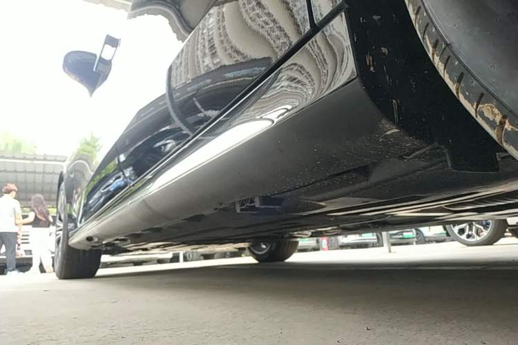Used Mercedes-Benz E-Class 2026 E 300 L Luxury Left Side Sill