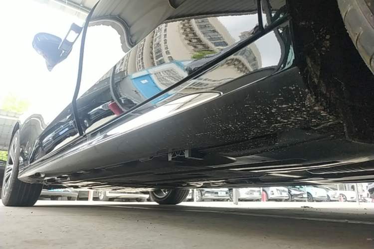 Used Mercedes-Benz E-Class 2026 E 300 L Luxury Left Side Sill