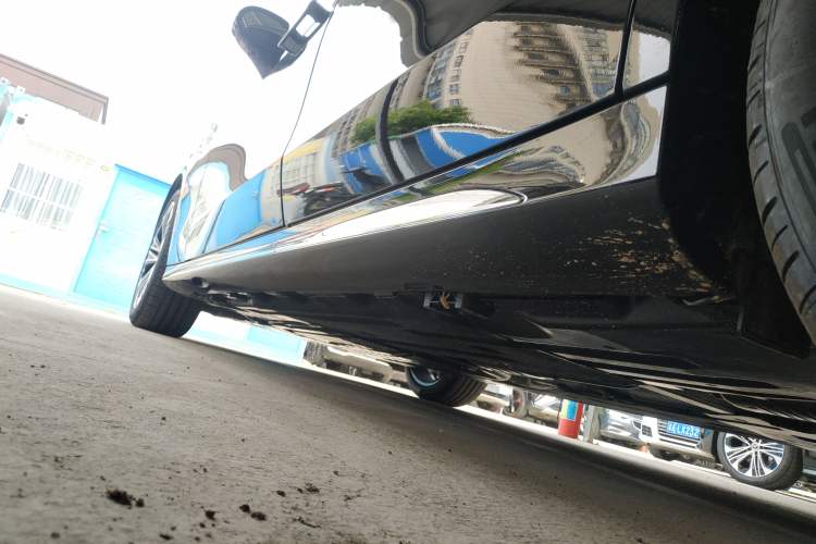 Used Mercedes-Benz E-Class 2026 Model, Restyled E 300 L Luxury Version Left Side Sill