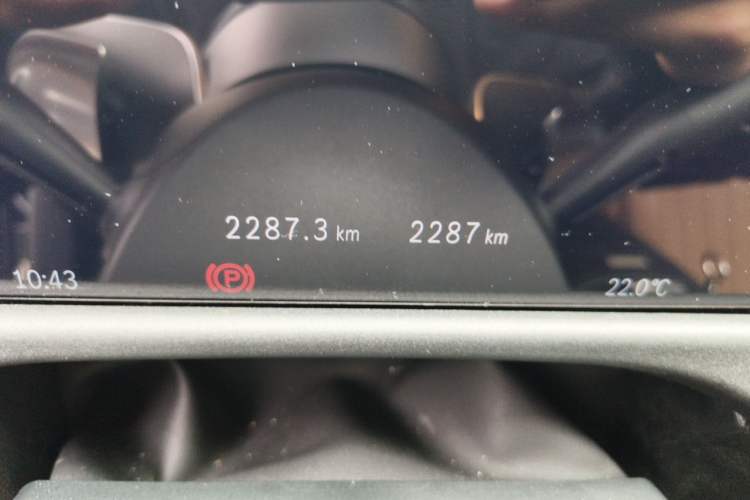 Used Mercedes-Benz E-Class 2026 E 260 L Classic Edition Odometer Close Up