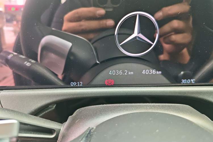 Used Mercedes-Benz E-Class 2026 E 260 L Classic Edition Odometer Close Up