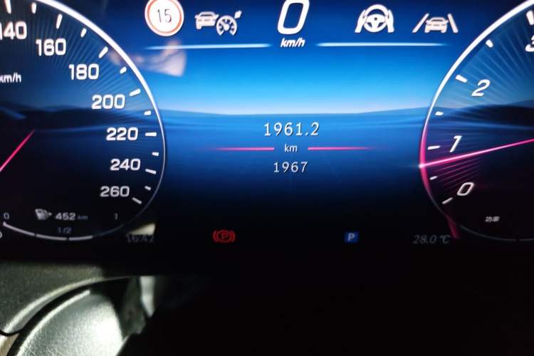 Used Mercedes-Benz E-Class 2026 Model Facelifted E 300 L Fashion Version Odometer Close Up