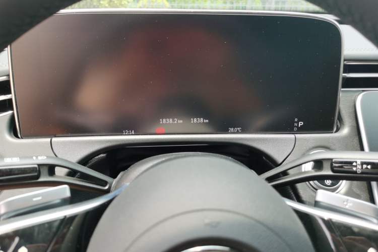 Used Mercedes-Benz E-Class 2026 E 260 L Classic Edition Odometer Close Up