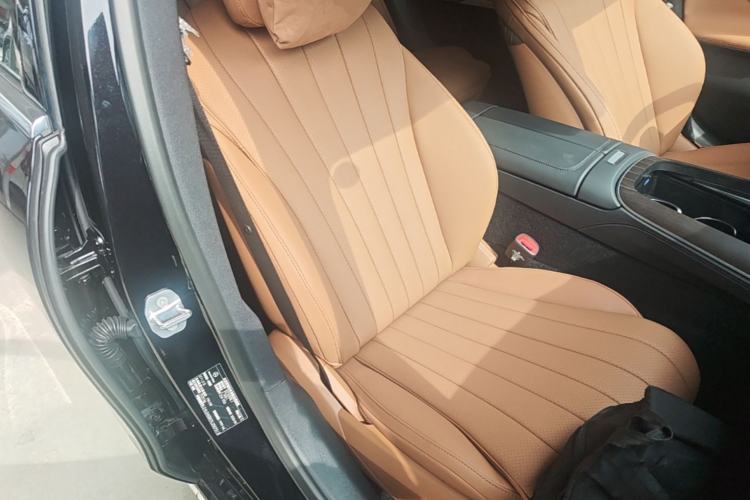 Used Mercedes-Benz E-Class 2026 Model, Restyled E 300 L Luxury Version Right Front Seat