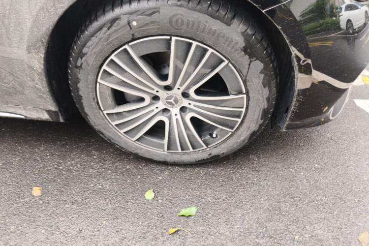 Used Mercedes-Benz E-Class 2026 E 260 L Classic Edition Right Front Wheel Hub