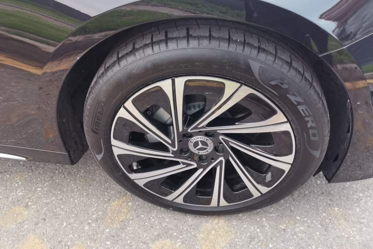 Used Mercedes-Benz E-Class 2026 E 300 L Luxury Right Front Wheel Hub