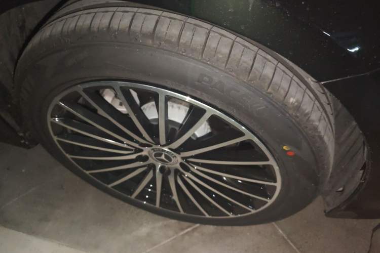 Used Mercedes-Benz E-Class 2026 E 260 L Classic Edition Right Front Wheel Hub