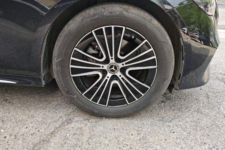 Used Mercedes-Benz E-Class 2026 E 260 L Classic Edition Right Front Wheel Hub
