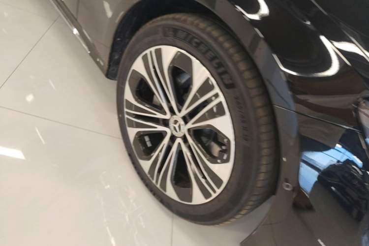 Used Mercedes-Benz E-Class 2026 E 300 L Luxury Right Front Wheel Hub