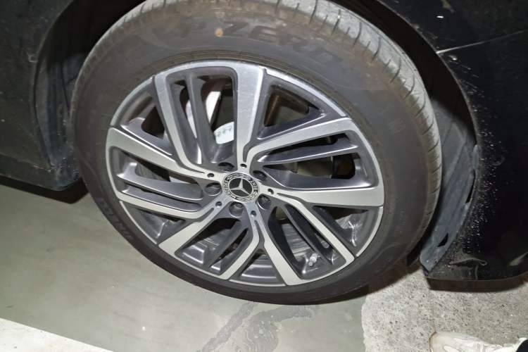 Used Mercedes-Benz E-Class 2026 Model Facelifted E 300 L Fashion Version Right Front Wheel Hub