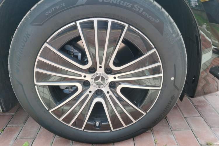 Used Mercedes-Benz E-Class 2026 E 260 L Classic Edition Right Front Wheel Hub