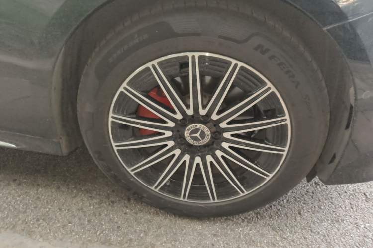 Used Mercedes-Benz E-Class 2026 E 260 L Classic Edition Right Front Wheel Hub