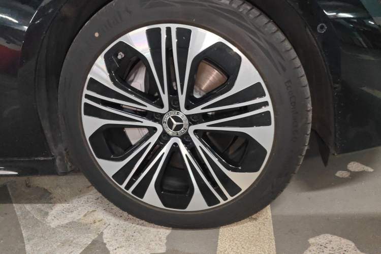 Used Mercedes-Benz E-Class 2026 E 300 L Luxury Right Front Wheel Hub
