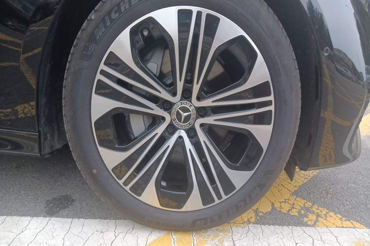 Used Mercedes-Benz E-Class 2026 E 300 L Luxury Right Front Wheel Hub