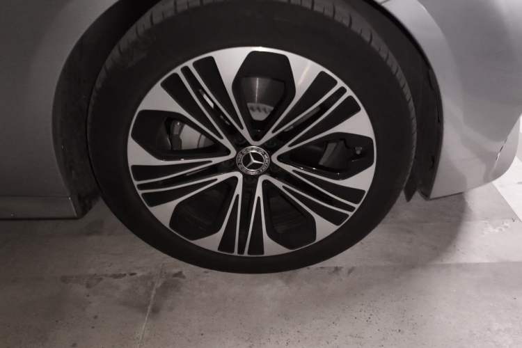 Used Mercedes-Benz E-Class 2026 E 300 L Luxury Right Front Wheel Hub