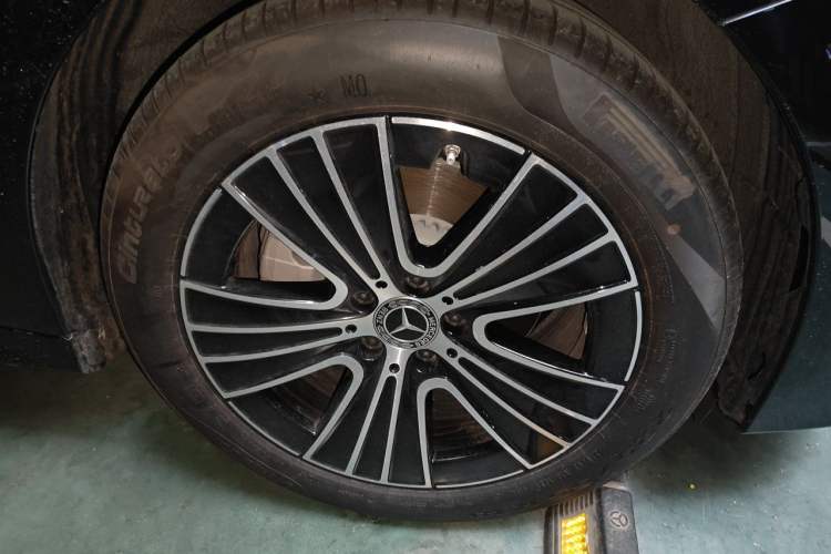 Used Mercedes-Benz E-Class 2026 E 260 L Classic Edition Right Front Wheel Hub