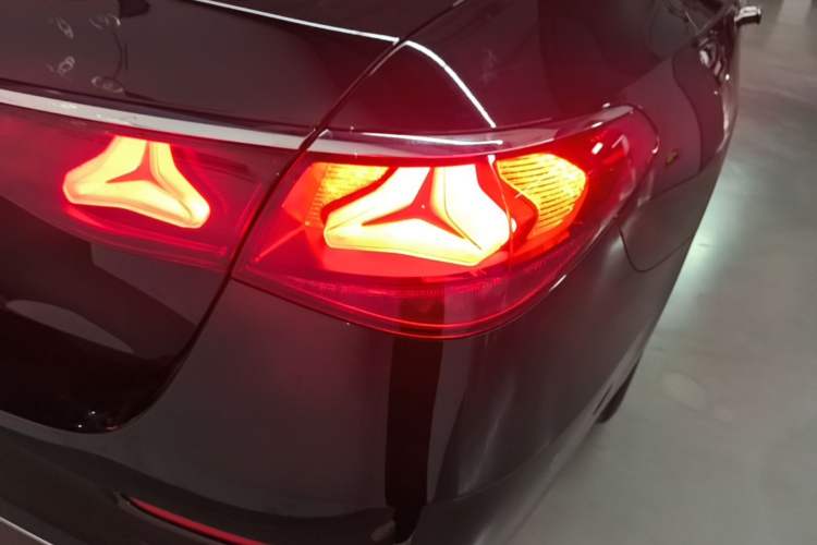 Used Mercedes-Benz E-Class 2026 E 300 L Luxury Right Rear Taillight