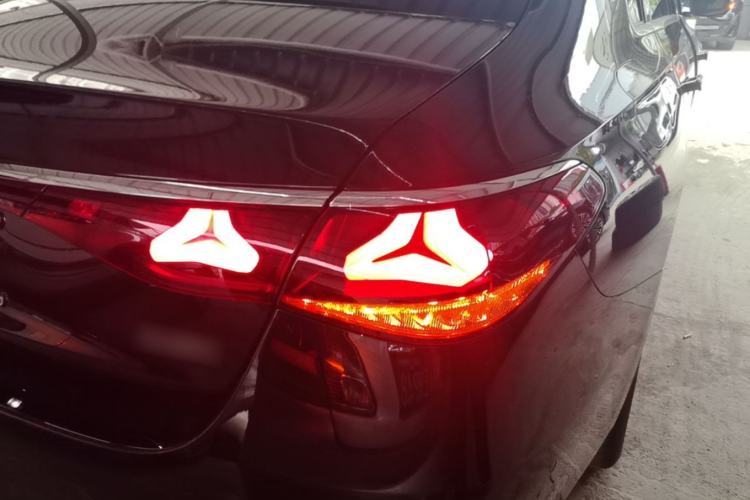 Used Mercedes-Benz E-Class 2026 Model, Restyled E 300 L Luxury Version Right Rear Taillight