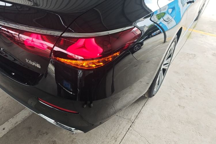 Used Mercedes-Benz E-Class 2026 Model, Restyled E 300 L Luxury Version Right Rear Taillight