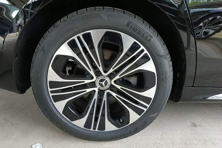 Used Mercedes-Benz E-Class 2026 E 300 L Luxury Right Rear Wheel Hub