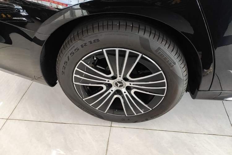 Used Mercedes-Benz E-Class 2026 E 260 L Classic Edition Right Rear Wheel Hub