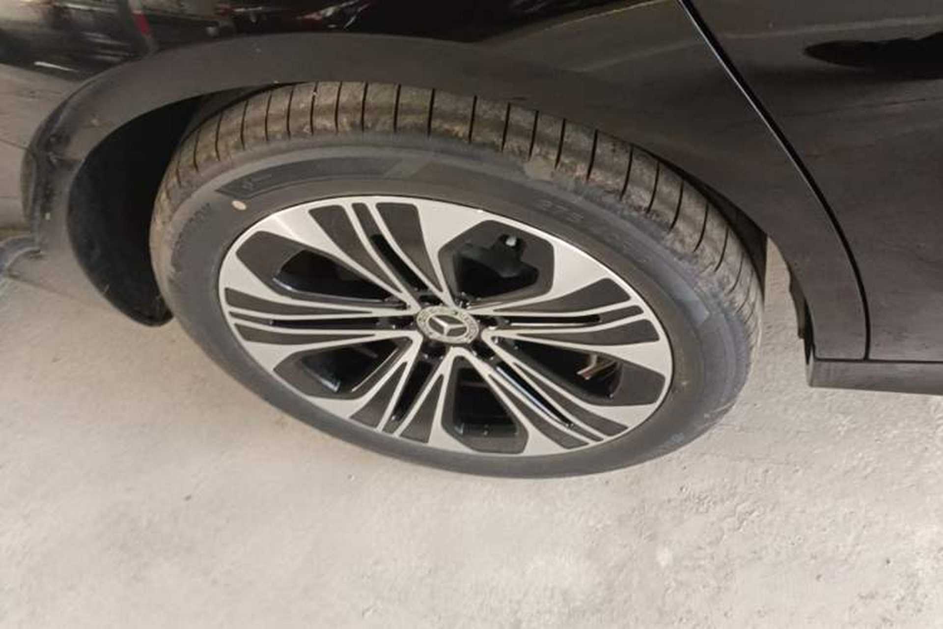 Used Mercedes-Benz E-Class 2026 Model, Restyled E 300 L Luxury Version Right Rear Wheel Hub